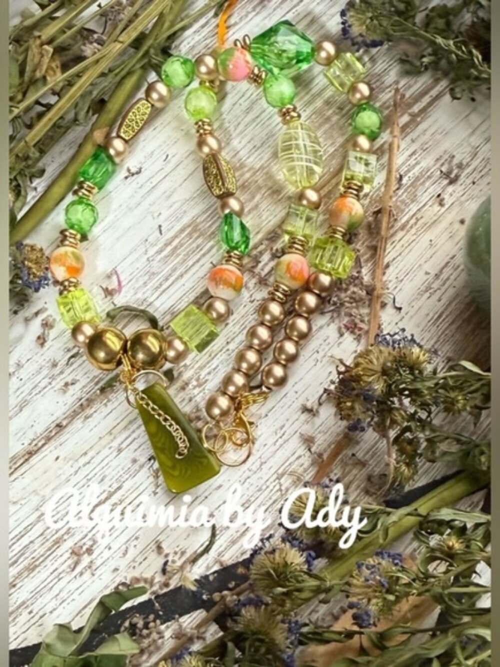 APPLE Green Beaded Necklace with SEA GLASS SHELL 🍃 Pendant